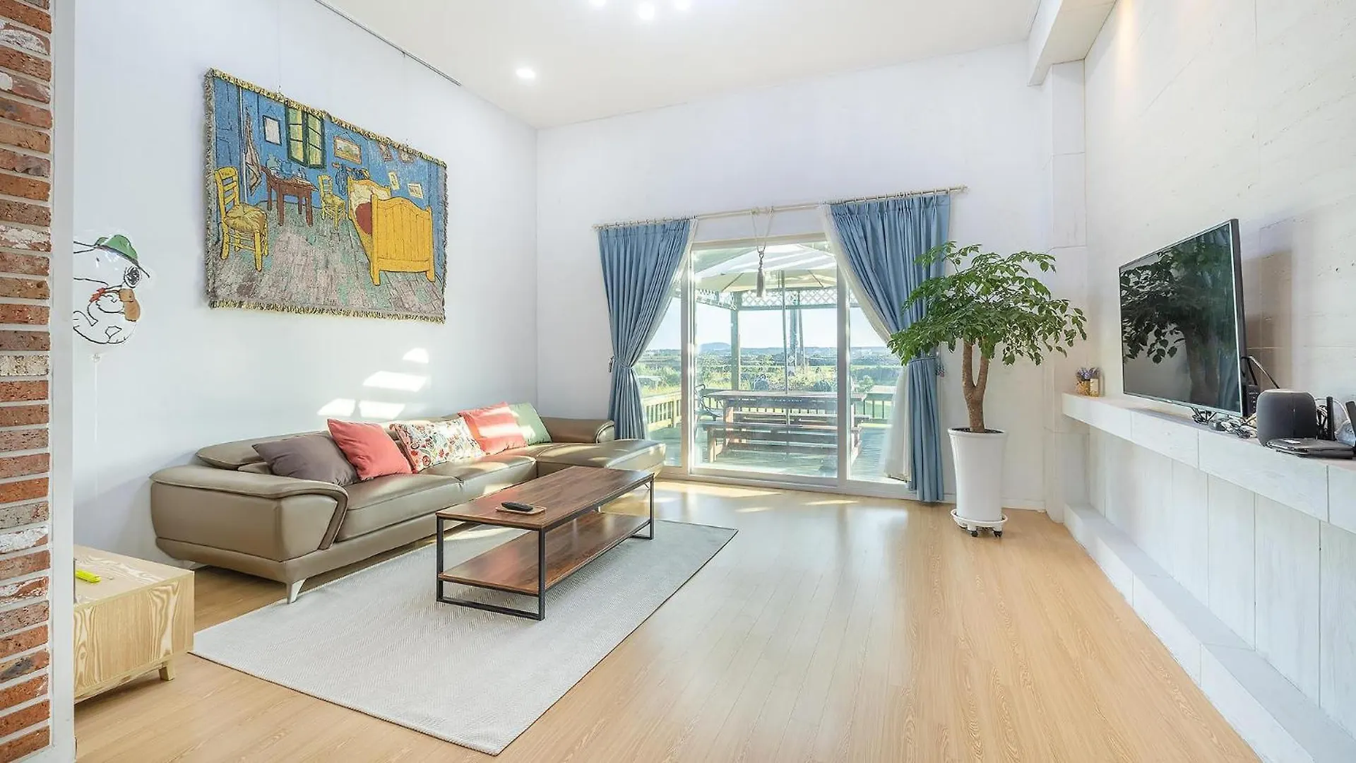 Jeju Jongdalrifeel House Hotel